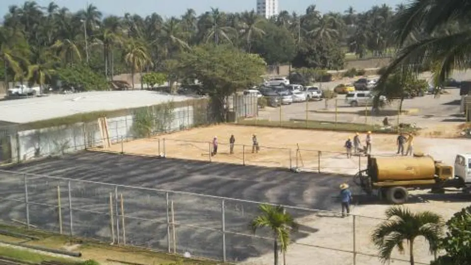 Cambian de arcilla a dura canchas del AMT