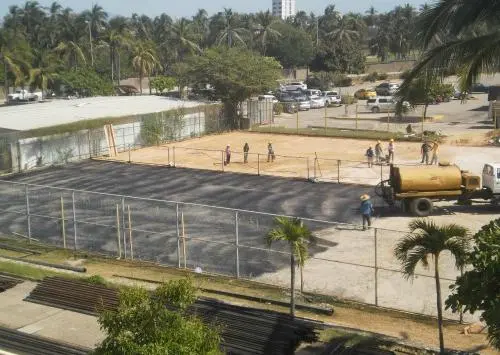 Cambian de arcilla a dura canchas del AMT