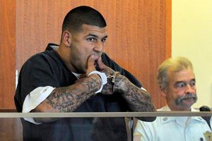 Hernández habría admitido que le disparó a Lloyd