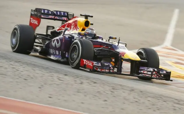 Vettel domina tercera práctica en Singapur; Checo Top 10