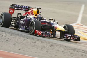 Vettel domina tercera práctica en Singapur; Checo Top 10