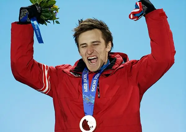 Austriaco Mayer gana oro en prueba reina del esquí alpino
