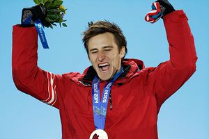 Austriaco Mayer gana oro en prueba reina del esquí alpino