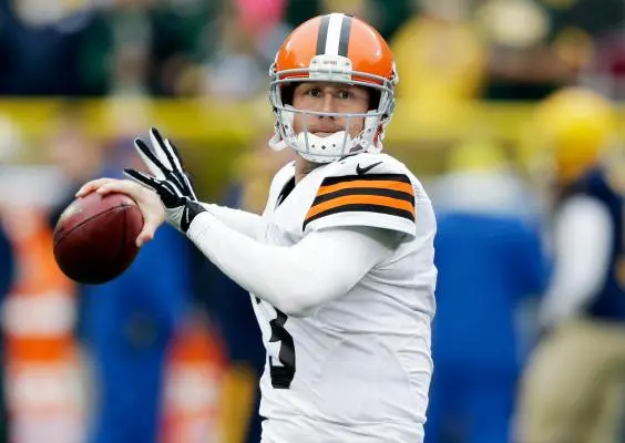 Vaqueros firman al QB Brandon Weeden