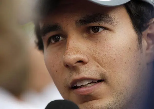Checo Pérez y Esteban Gutiérrez, en el Top 10 de la P1 en Singapur