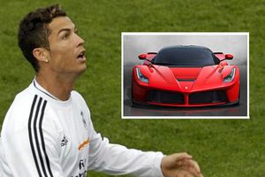 CR7 celebra su renovación como merengue con un Ferrari