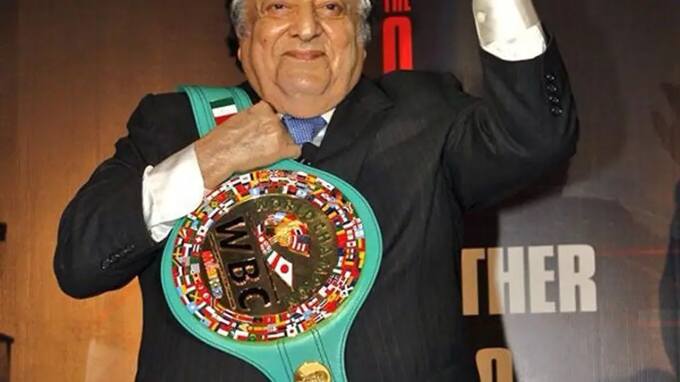 CMB devela cinturón para el vencedor de Mayweather-Álvarez