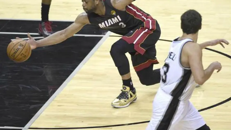 Dwyane Wade es multado por exagerar una falta