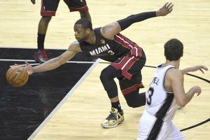 Dwyane Wade es multado por exagerar una falta