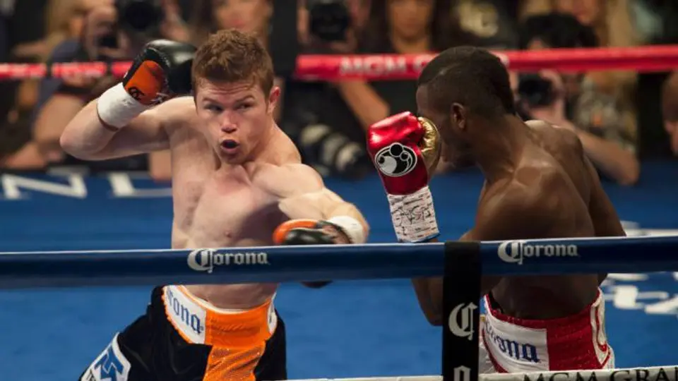 Canelo gana a Erislandy Lara por decisión dividida