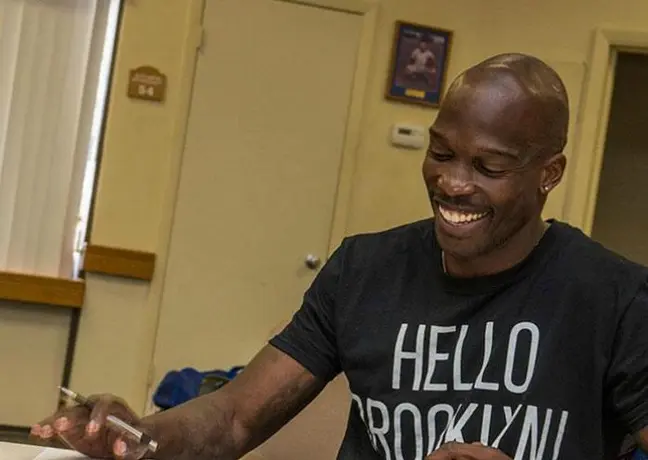 Chad Ochocinco firma contrato con equipo canadiense