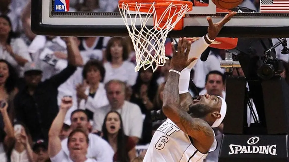 Miami da el primer golpe a los Bucks