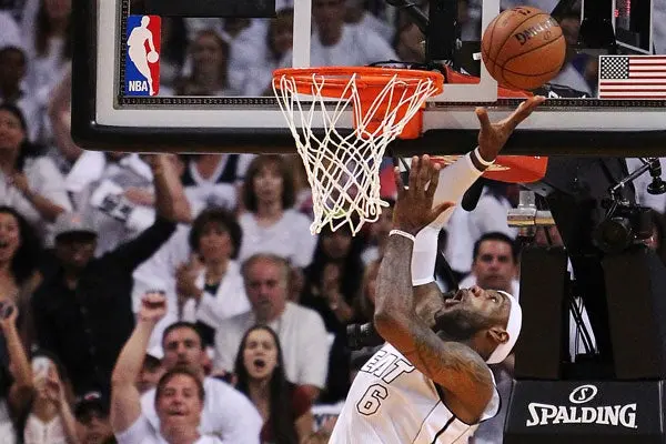 Miami da el primer golpe a los Bucks