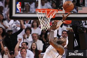 Miami da el primer golpe a los Bucks