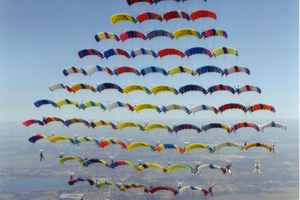 Fallece paracaidista al intentar romper récord