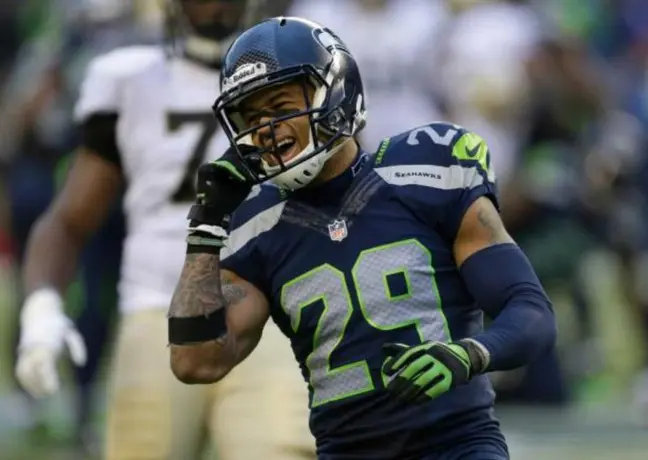 Earl Thomas firma contrato histórico con Seattle