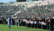 Mariachis rompen récord mundial de serenata en Copa Oro