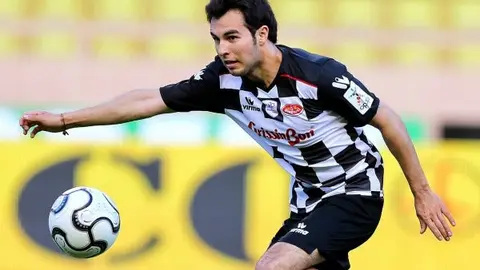 Checo Pérez anota en encuentro a beneficiencia