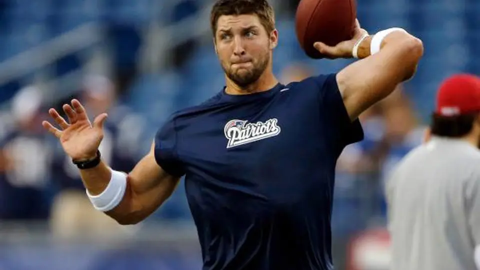 Liga italiana de futbol americano quiere a Tim Tebow