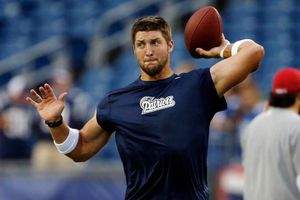 Liga italiana de futbol americano quiere a Tim Tebow
