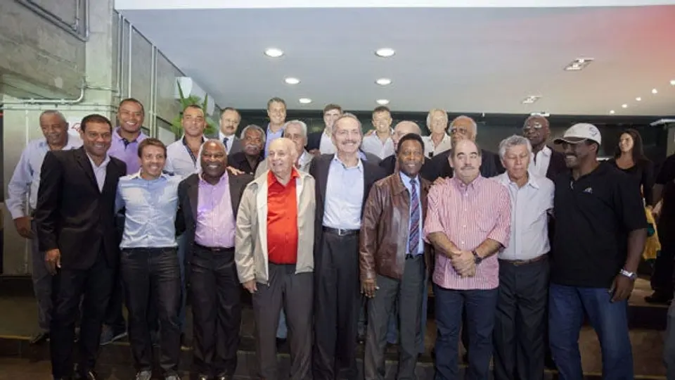 Pelé y Cafú piden a la afición apoyar a Brasil
