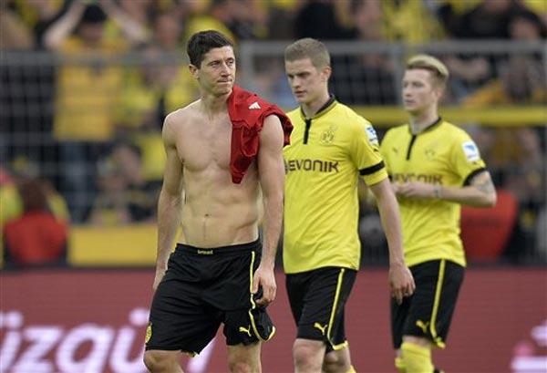 Lewandowski se lamenta por fallar un penalti | AP
