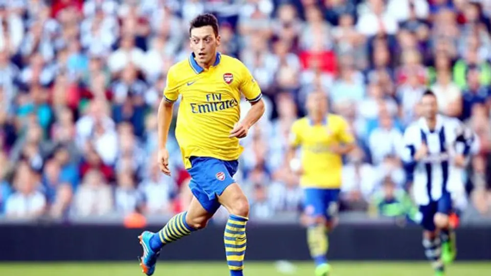 Özil y Mourinho se comunican por mensajes de texto