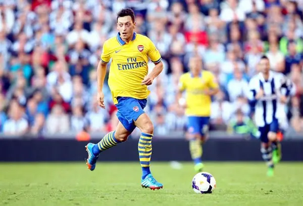 Özil y Mourinho se comunican por mensajes de texto