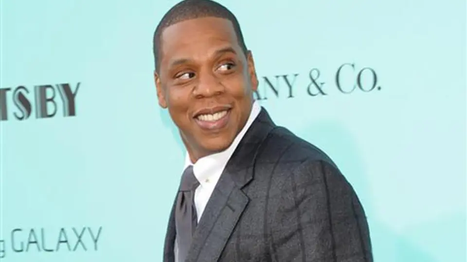 Estrella de la NBA firma contrato con agencia del rapero Jay-Z