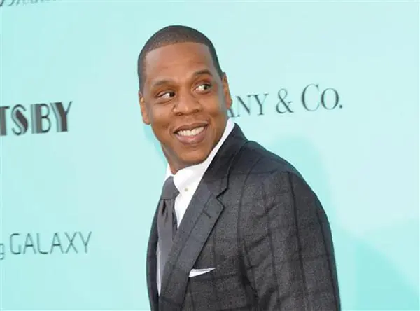 Estrella de la NBA firma contrato con agencia del rapero Jay-Z