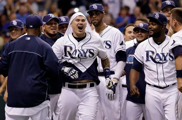 Tampa Bay evita la eliminación ante Boston