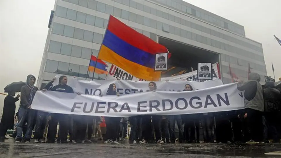 Armenios protestan contra la candidatura de Estambul