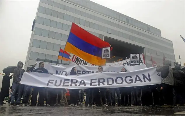 Armenios protestan contra la candidatura de Estambul