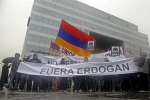 Armenios protestan contra la candidatura de Estambul