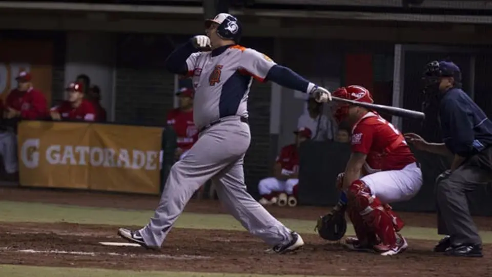 Tigres le gana la primera batalla ante Diablos