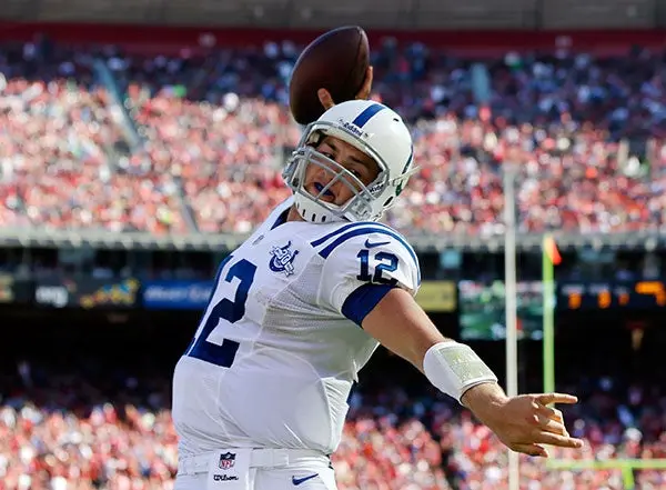 Luck guía victoria de Potros sobre 49ers