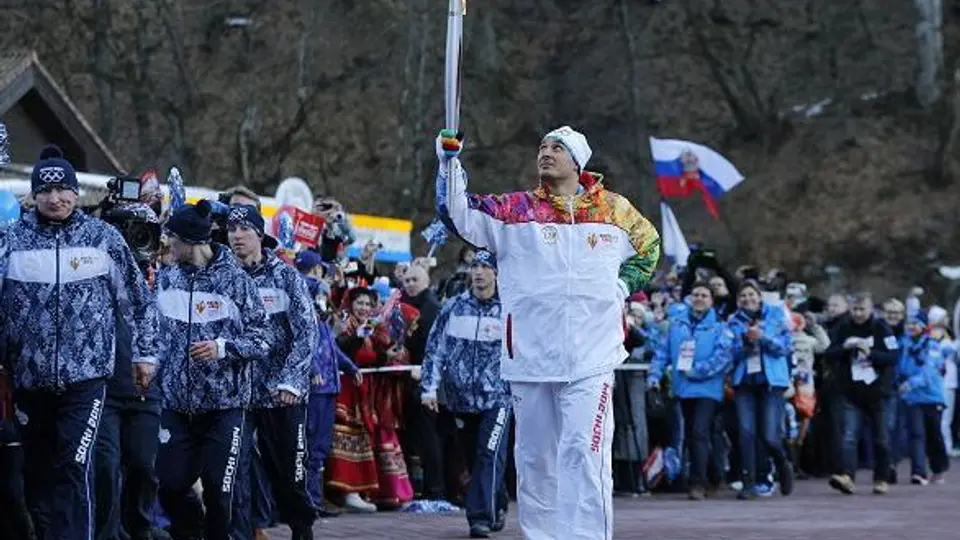 Llama olímpica llega a Sochi