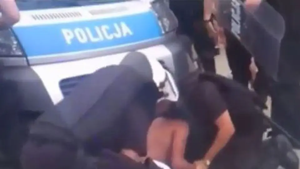 Marinos mexicanos son atacados por 'hooligans' polacos
