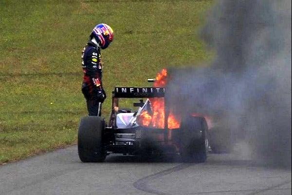 El monoplaza de Mark Webber se incendió tras un accidente | ESPECIAL