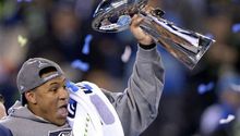 Malcolm Smith, complacido tras ser nombrado MVP