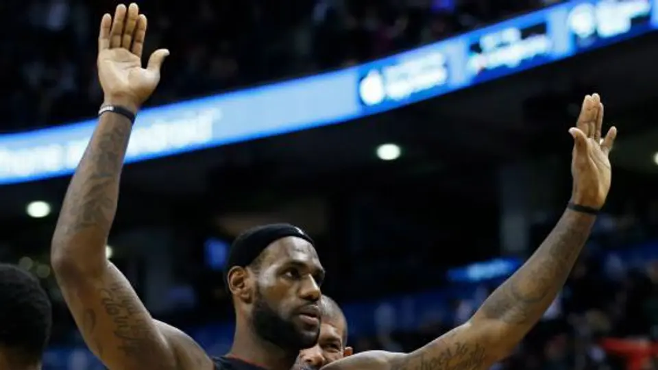 LeBron guía al Heat a su noveno triunfo consecutivo