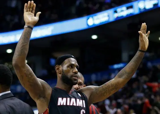 LeBron guía al Heat a su noveno triunfo consecutivo
