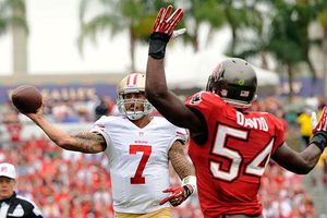 Kaepernick lidera paliza sobre Bucaneros