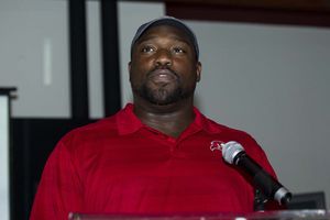 Warren Sap acude a la presentación del Madden 25