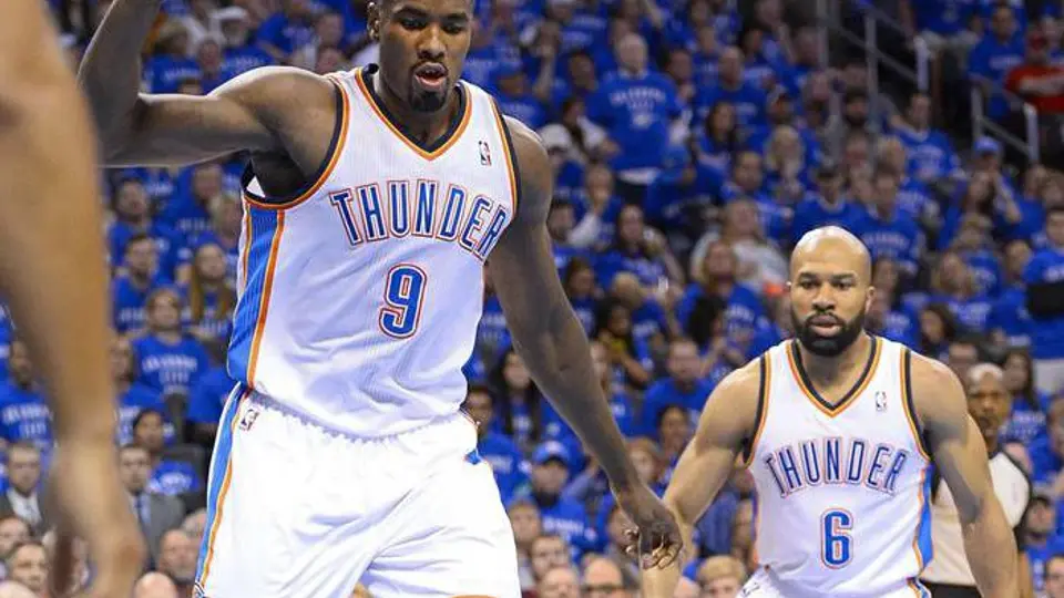 Thunder recorta distancia en la Final del Oeste
