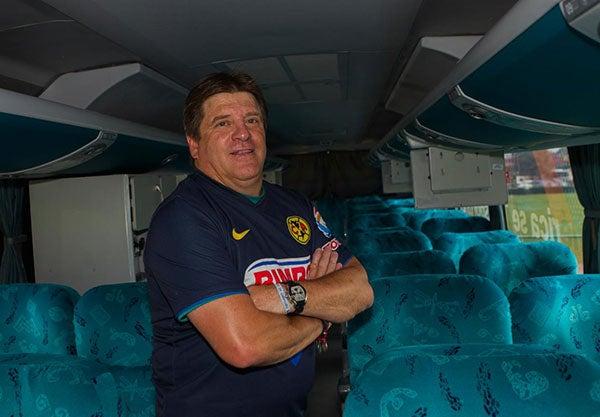 Herrera presumió el interior del nuevo autobús del Campeón. | BERNARDO MALDONADO