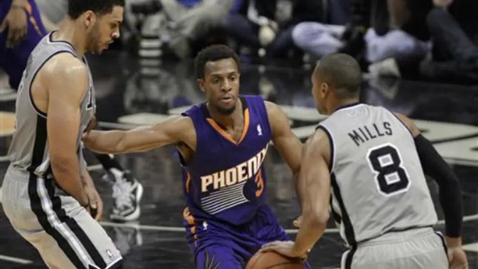 Spurs vencen a Suns y amarran mejor marca de la temporada