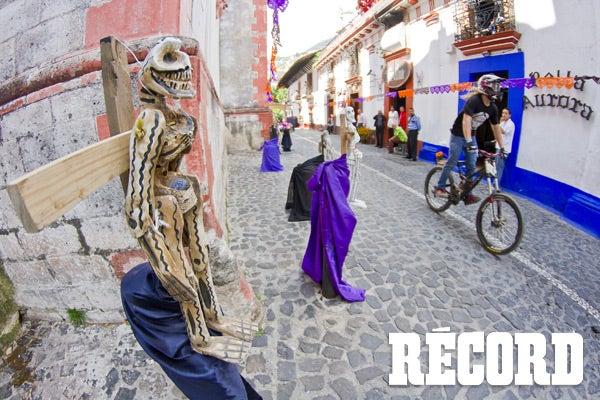 El recorrido fue decorado con motivos del día de muertos  | CIRO GUTIÉRREZ