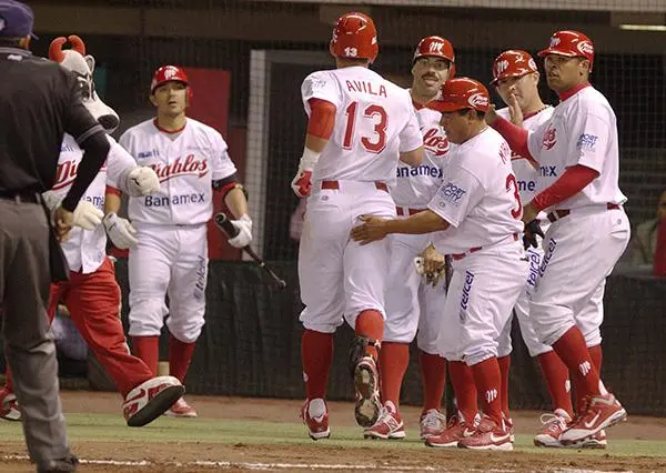 Diablos vence a Tigres en vibrante 'Guerra Civil'