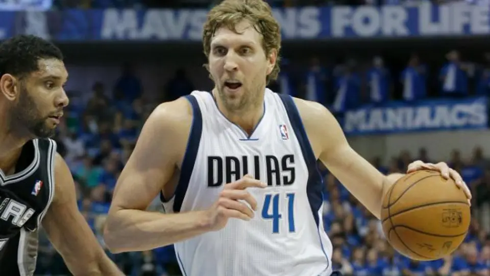 Nowitzki aceptaría reducción de salario con Mavericks